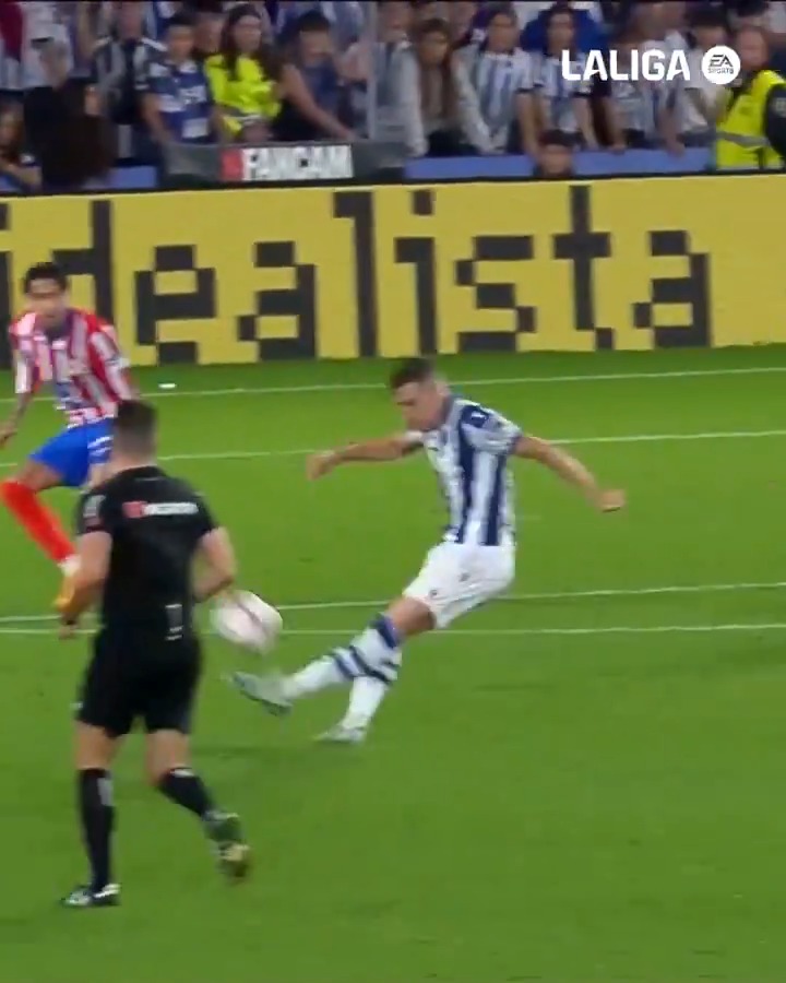Soy incapaz de ver jugar a la Real sin acordarme de este gol que nos metió Sucic para empatarnos hace un par de temporadas. Fue lógicamente su único gol de la temporada