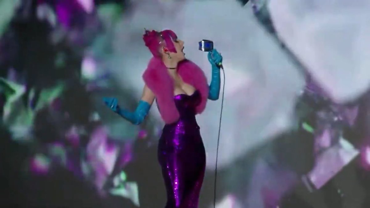 They said I'd never make cyber jazz real, and even if I did no one would listen...but I just performed for ironmouse🇵🇷😈💖 as her first irl live opener 💖🎙️✨🎶