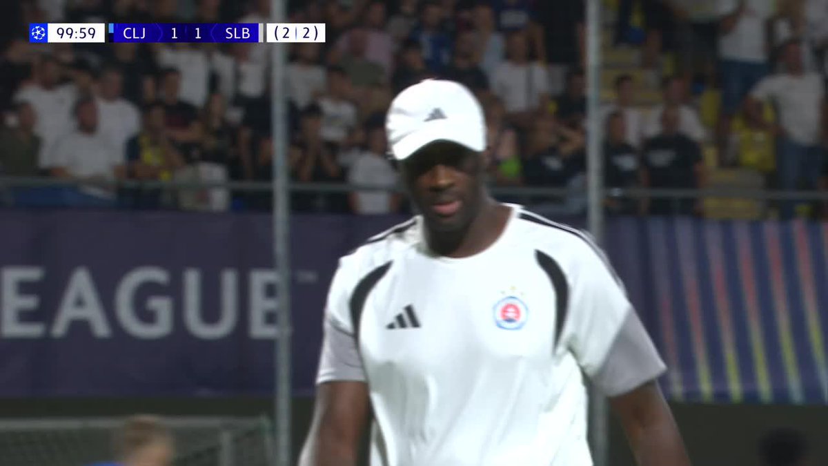 ¡YAYA TOURÉ METIÓ AL SLOVAN BRATISLAVA EN FASE LIGA! Celje desaprovechó una chance increíble en los 90' y el equipo eslovaco lo ganó en el alargue, para clasificar a la #Champions. 📺 Toda la #UCL por #DisneyPlus Plan Premium
