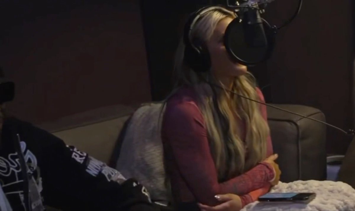 Tiffany Stratton in the booth recording a song with Lil Yachty 👀 JE’VON EVANS JUST LAUGHING IN THE BACKGROUND 💀