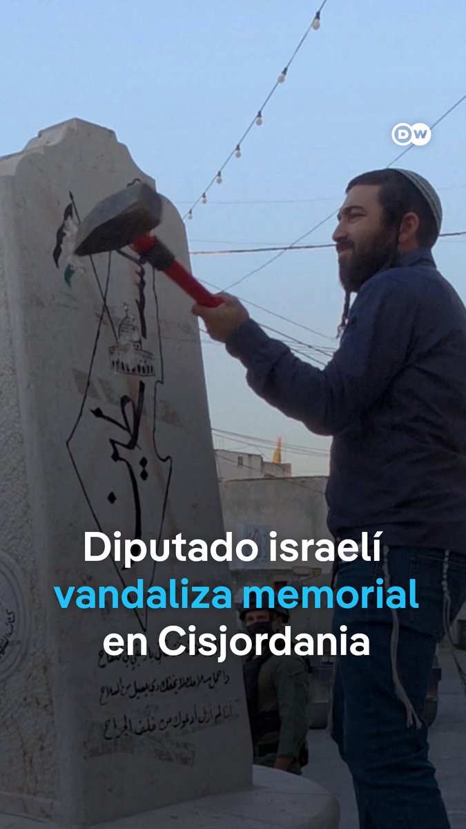 Diputado israelí ataca, escoltado por el Ejército, un memorial palestino a martillazos Tzvi Sukkot, diputado del Knéset (Parlamento israelí) y miembro del partido ultraderechista Sionismo Religioso, destruyó el marte un memorial palestino en la aldea de Madama, en el norte de Cisjordania. La acción, realizada mientras soldados israelíes lo escoltaban, fue criticada por el Ejército y por varios políticos israelíes, incluido el primer ministro Benjamin Netanyahu.
