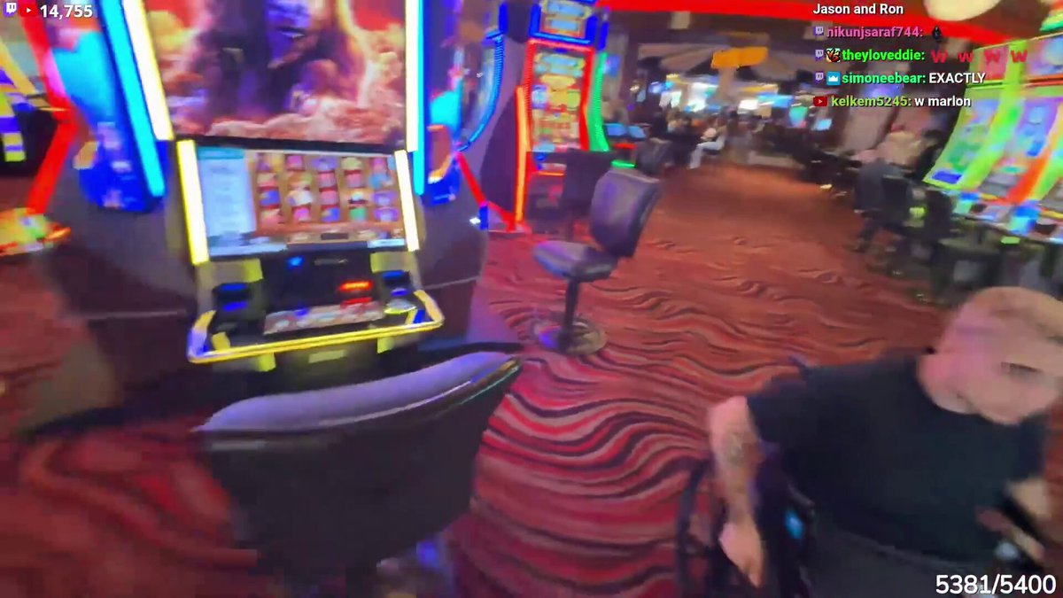 Marlon stopped his stream to help an elderly woman with dementia who was lost in a casino, then refused her money after safely reuniting her with her friend ❤️‍🩹