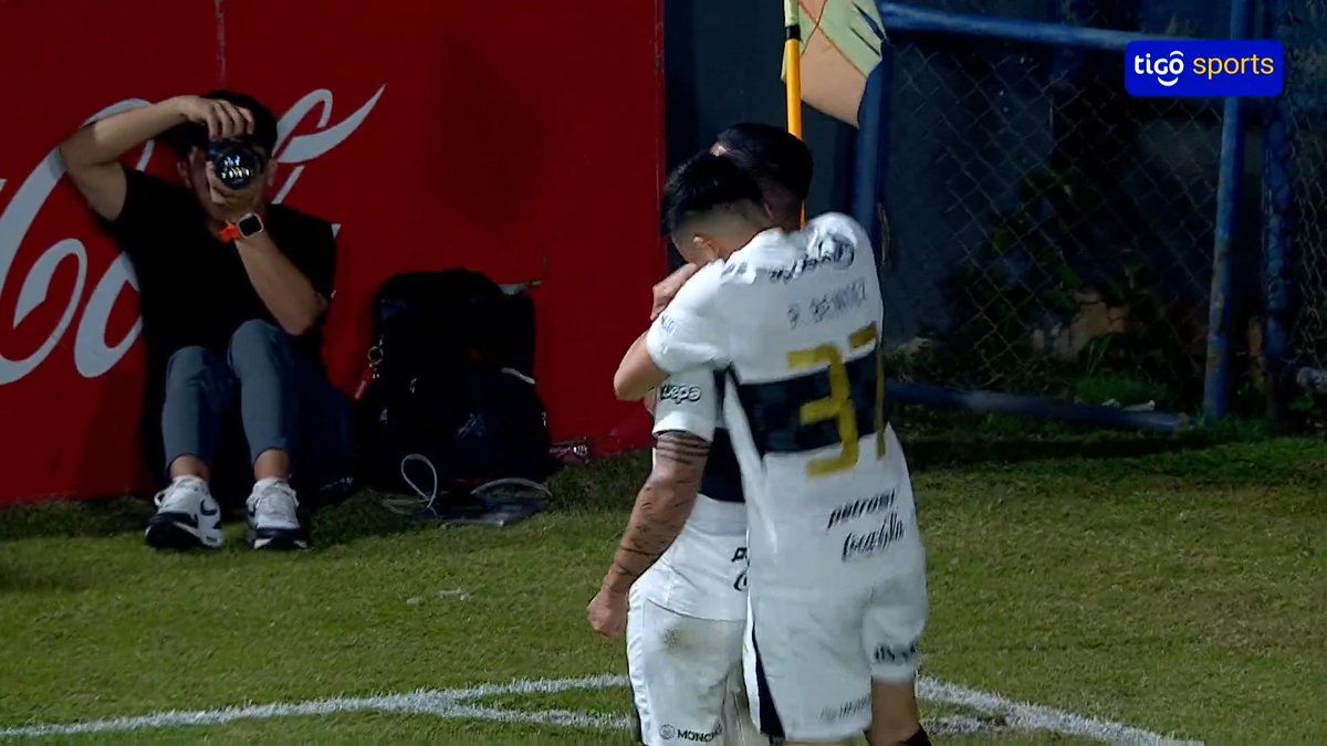 El momento de la noche: Derlis González recordando viejos tiempos y llevando a Olimpia a la siguiente fase de la Copa Paraguay. 🔥🇵🇾 Gran definición del 10.