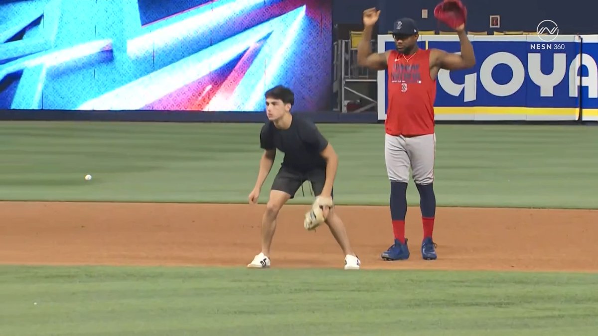 Future Boston Red Sox shortstop Mason Merloni? 👀 Mason looked just as smooth as his pops out there 🔥 Lou Merloni | Red Sox