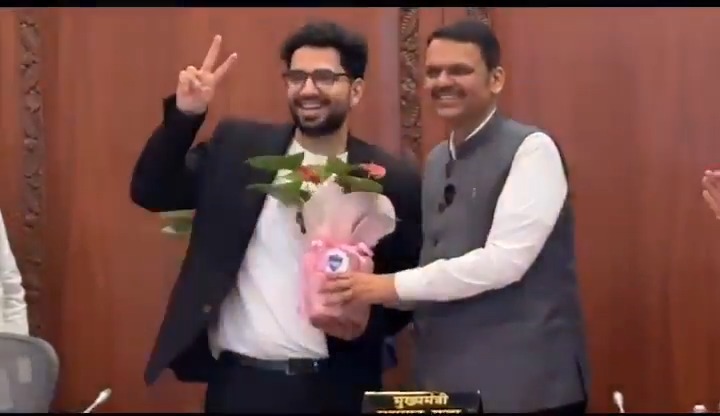 WATCH | Samay Raina felicitated by Maharashtra CM Devendra Fadnavis; Comedian shares video on Instagram.