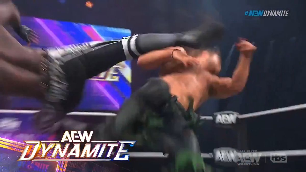 Incredible impact to the face of @Boy_Myth_Legend as @SwerveConfident NAILS him with a House Call! Watch #AEWDynamite on TBS & HBO Max