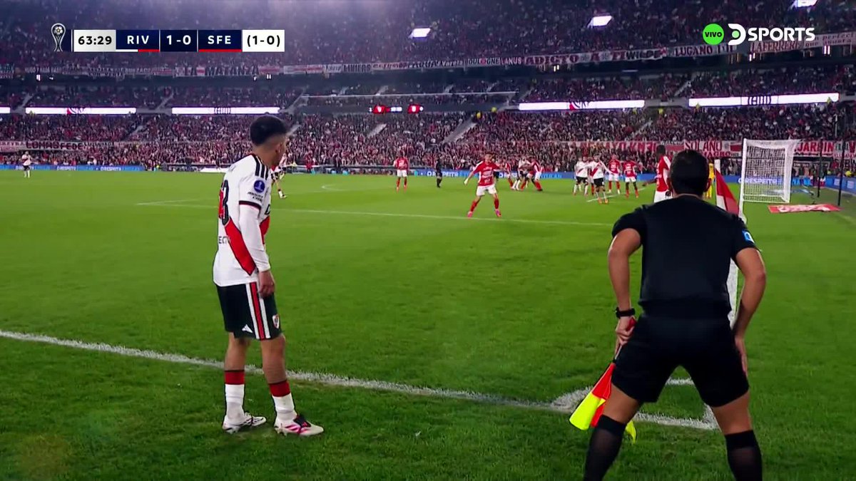 😱 EL HUEVO ACUÑA CASI HACE EL GOL DEL AÑO DE LA COPA SUDAMERICANA 😮‍💨La precisión de Thiago Almada para hacer caer la pelota en donde quiso