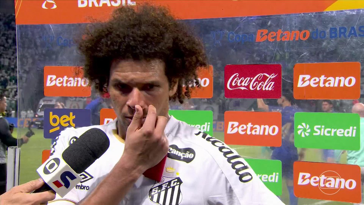 "A postura da gente não foi uma postura digna do Santos e nem da grandeza do jogo, por isso que a gente perdeu por esse placar." "A gente jogou muito mal. Eles poderiam ter feito mais gols, essa é a verdade." 🎙️ Arão, após Palmeiras 3x0 Santos. 🎥 TV Globo | ge