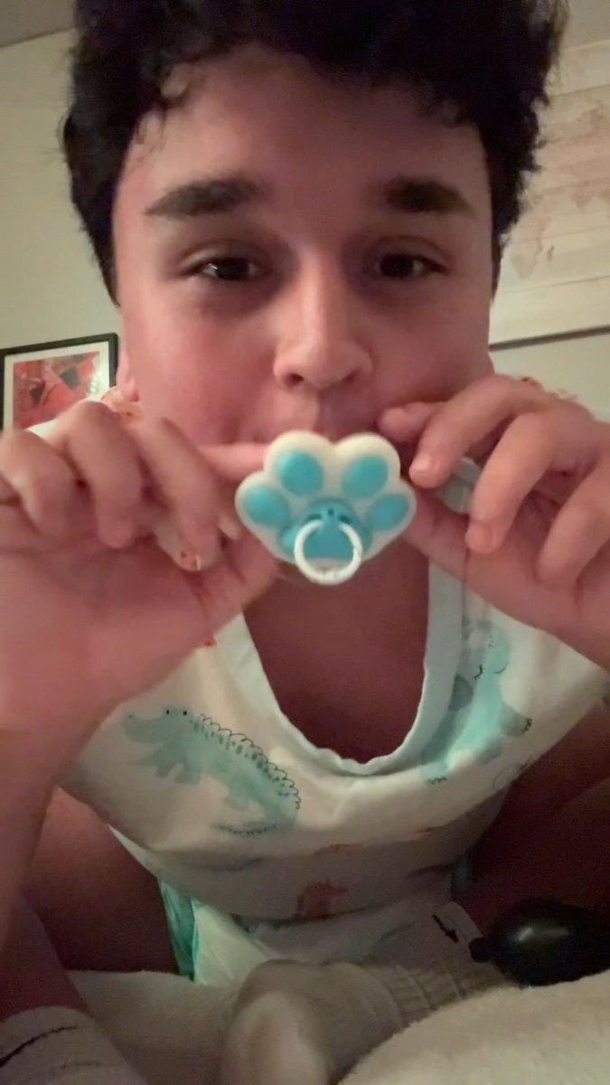 This pacifier from Pumpland is the cutest thing ever. I feel like a drooly little baby 😵💫 Here’s how to use it and how it looks on me! :3 you should go check them out 👈👈🍼