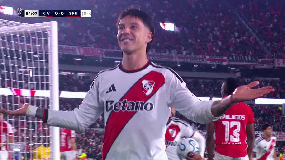 ¡DRIUSSI VOLVIÓ AL GOL! Seba llegó solo por el segundo palo para definir de primera tras el centro de Montiel y sellar el 1-0 de River. 📺 #DisneyPlus Plan Premium