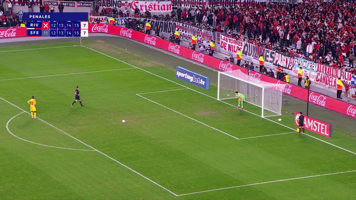 🦸 ¡EL HÉROE FUE ASPRILLA! 🎯 Fue el encargado de cobrar el último penal y de silenciar al Monumental con Independiente Santa Fe ante River Plate en Buenos Aires por la CONMEBOL Sudamericana