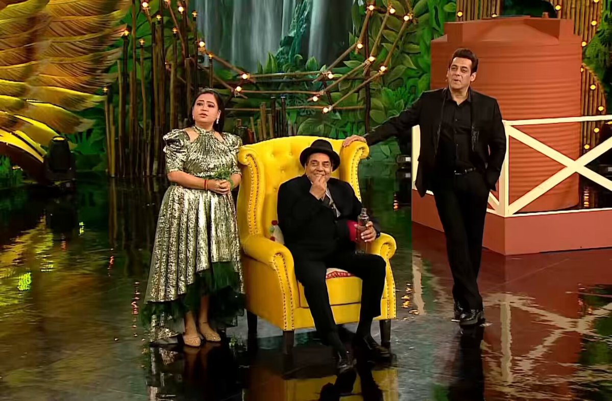 A snake slipped into the child’s room and #SalmanKhan picked up a stick to get it out. The snake bit him three times Dharmendra : It didn’t bite him, it kissed him three times
