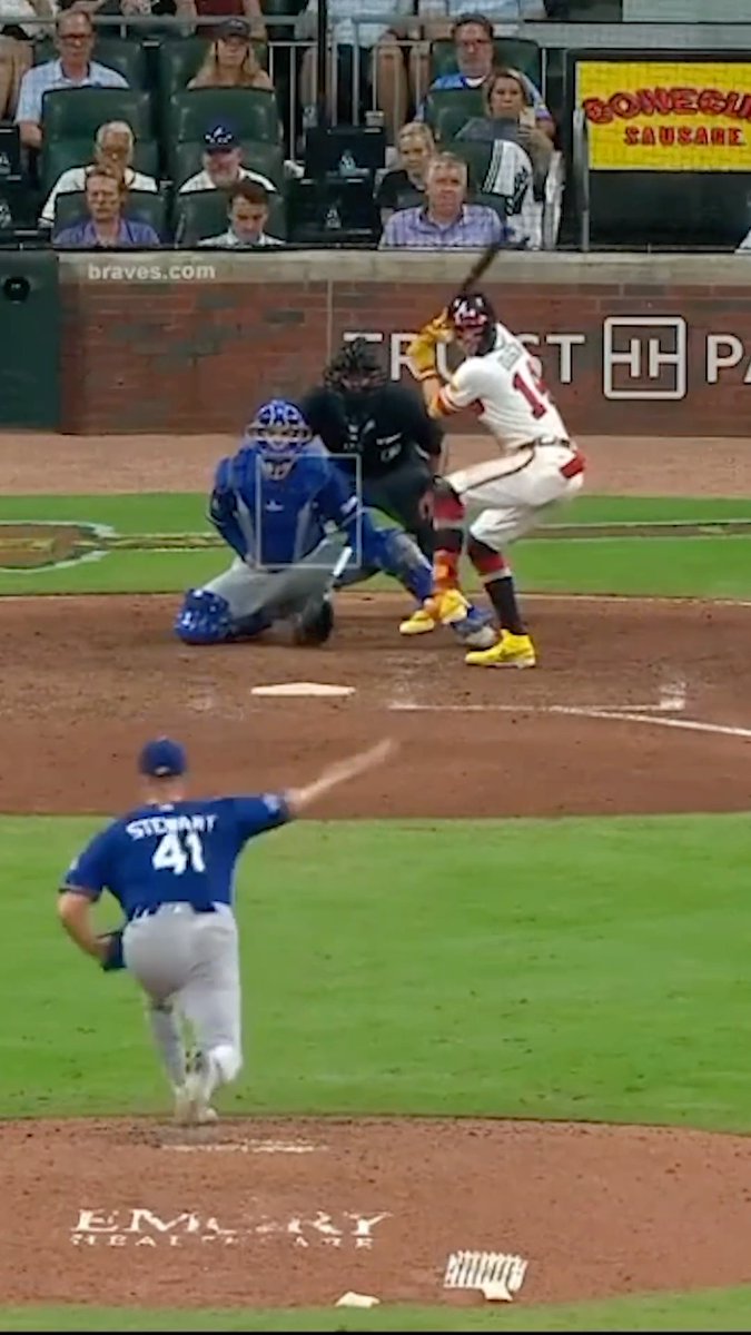 Y si... Mookie falló la pelota, pero aún así consiguieron el doble play 😅🔥.