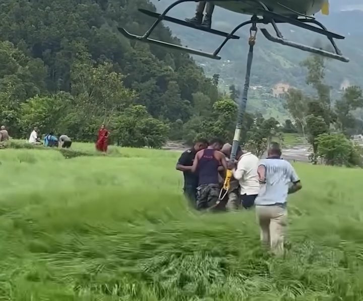 नेपाली सेनाले अहिलेसम्म ६ देशका ४५ विदेशी सहित ३३६ जनाको हवाई उद्धार गरिसकेको छ। #nepal #highlight #follower