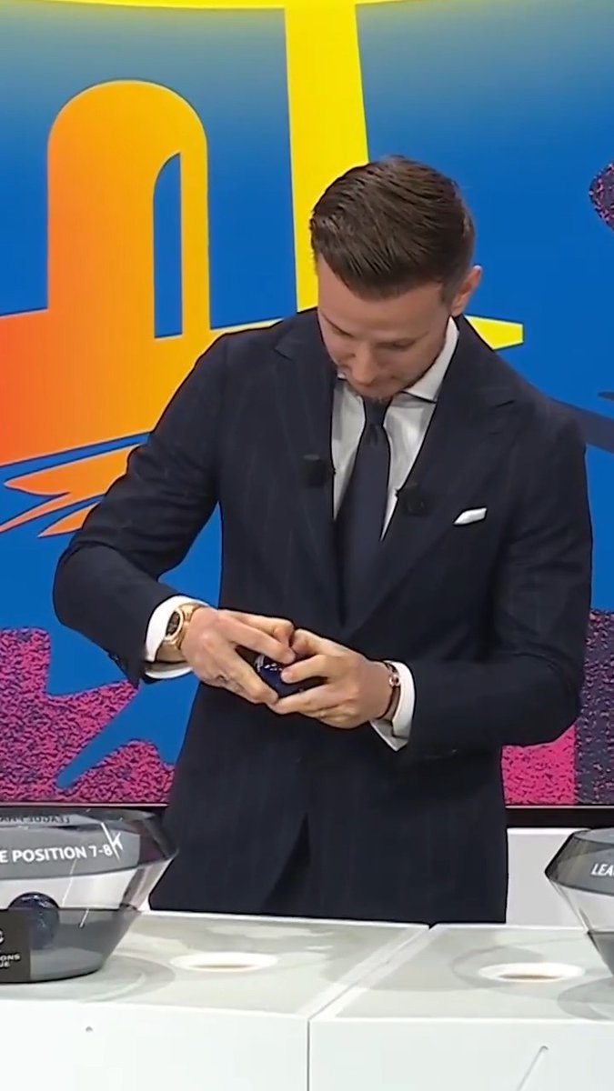 When Ivan Rakitić had a brief struggle opening the ball during the Champions League round of 16 draw 😅 #UCLdraw