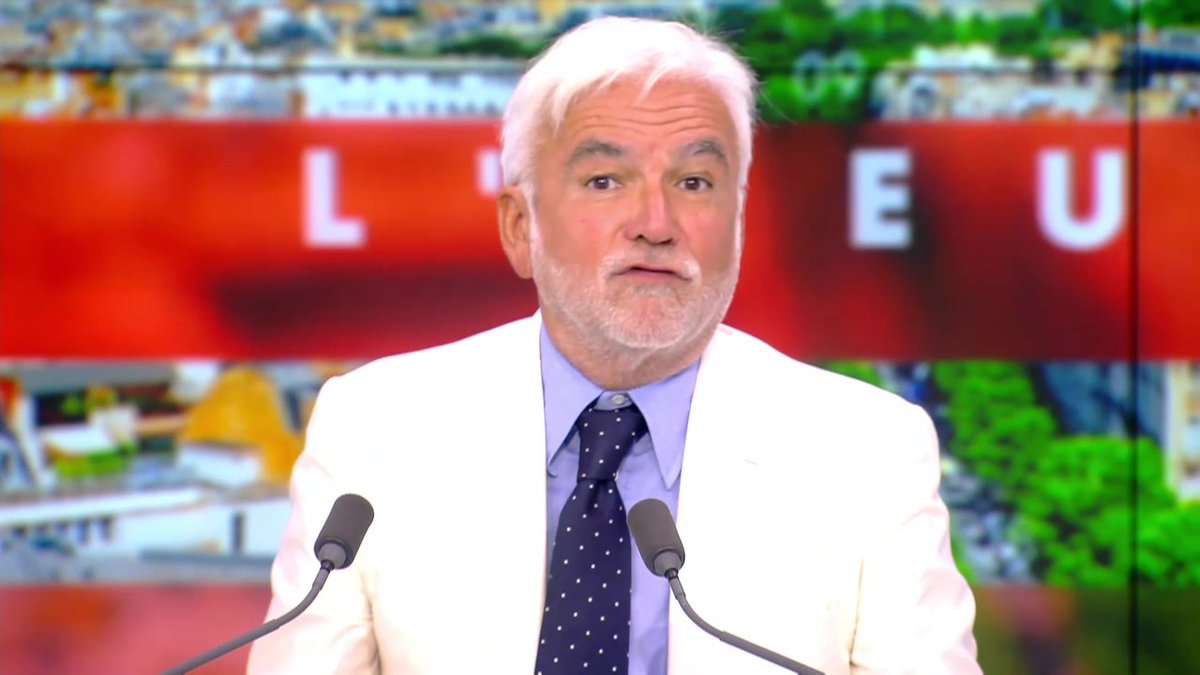 "Je pose cette question : Qui paye le jetski du président ?" déclare Pascal Praud #HDPros #Europe1