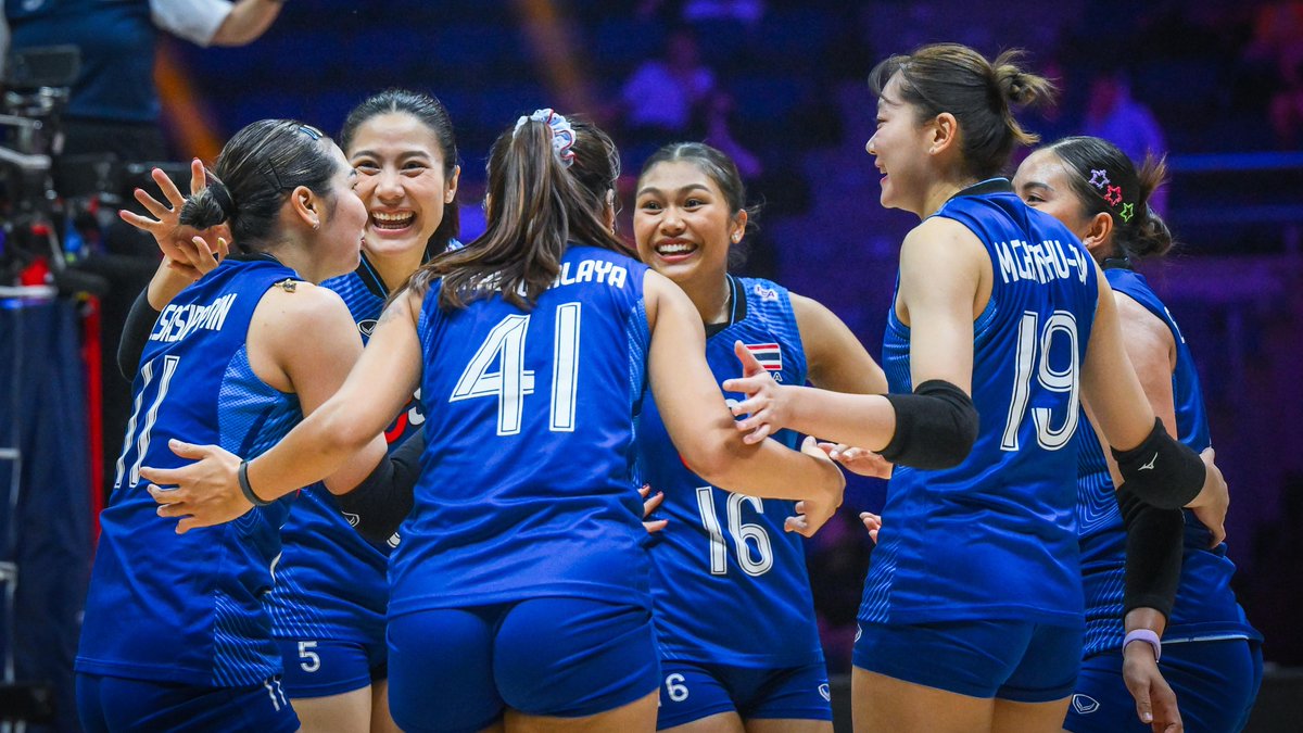 #AVCContinental: THAILAND ARE SEMIFINAL BOUND 🇹🇭🔥 Still unbeaten. Thailand sweep Korea 🇰🇷 to book their place in the semifinals, with Pimpichaya and Sasipaporn leading the scoring with 19 and 16 points 🤩 They now wait to see whether Japan 🇯🇵 or Chinese Taipei will join them in the semifinals 👀 📺 Watch the replays on VBTV: 🏐 #Tianjin2026 #Volleyball