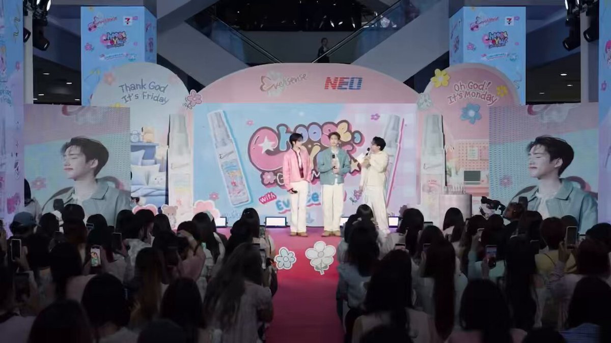 ภู : คุณว่าไงอ่ะ เอเอ : ผมว่าอย่างแรกเลยคือการอาบน้ำ ภู : อ่า เห้ย เอเอ : เพราะว่าถ้ายังไม่อาบน้ำจะรู้สึกง่วง ๆยังไม่ออกจากโหมดนอน ภู : ก้ว่าทำไมผมนี่ง่วงทุกวันเลย เขารู้กันหมดล้ะเนี่ย ใครจะพูดก่อน555555555 PHUAA X EVERSENSE #ChooseYourGoodMoodWithBUS #PHUTATCHAI #AAashirakorn
