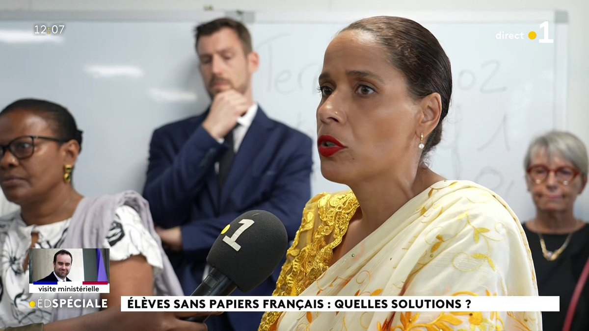 Visite ministérielle à Mayotte : la question migratoire s'invite lors d'une visite auprès d'élèves du lycée Bamana à Mamoudzou. Revoir l'intervention d'Estelle Youssouffa sur la question sur la question des élèves étrangers.