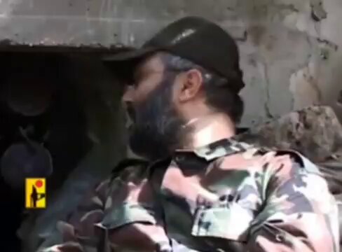 - يروي أحد المقربين منه في شبابه حكاية طريفة تلخص كيف كان ينظر إليه رفاقه: - في إحدى المرات، كان عماد يحمل حقيبة قماشية ثقيلة جدًا ويتجول بها في شوارع الشياح - ظن بعض رفاقه المتحمسين عسكريًا أن الحقيبة مليئة بالقـ ـنابل اليدوية أو الذخيرة بسبب ثقلها وبسبب النشاط الأمني لعماد في ذلك الوقت. - عندما أصروا على فتحها لمعرفة ما بداخلها، فتحها عماد بهدوء وضاحكًا، ليجدوا أنها ممتلئة بالكامل بكتب التاريخ، والدواوين الشعرية، وكتب فقهية - التفت إليهم وقال: "السلاح يحمي الجسد، لكن هذه الكتب هي التي تبني العقل الذي يوجه السلاح".