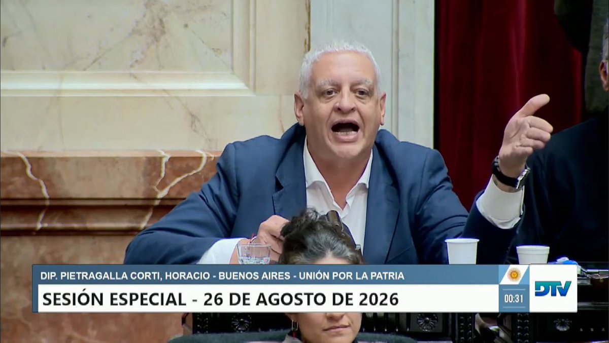 "Esta es la casa de la democracia y a Videla se lo reprime" Horacio Pietragalla Corti denunció que una persona que ingresó al recinto tenía de fondo de pantalla una foto del dictador y sentenció: "Me dijo que era militar. No es militar, es un flor de hijo de remil puta".