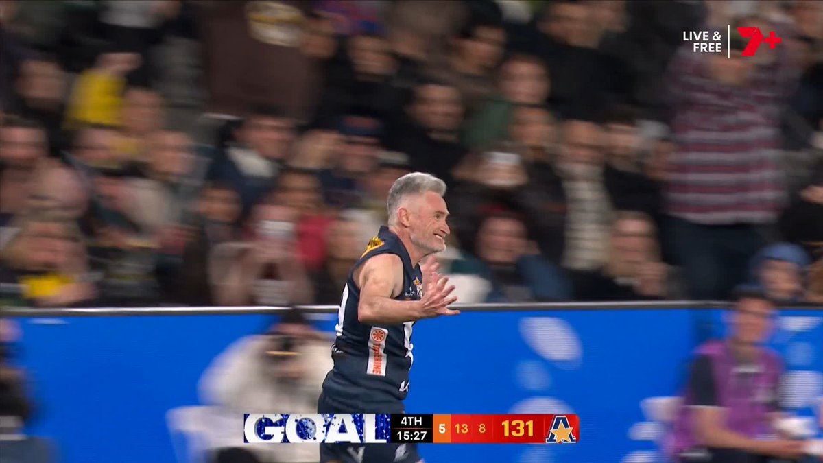 DID HUGHESY KICK THE SEALER?! #LegendsGame