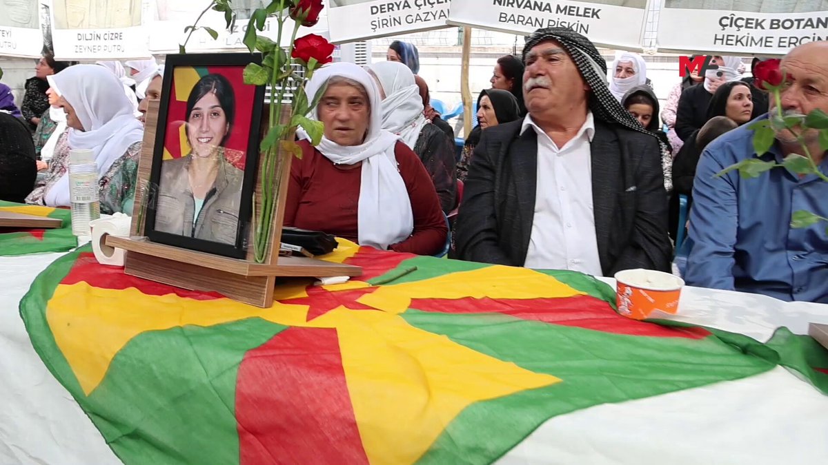 Cizre’de şehidler için kurulan taziyeye binlerce kişi ziyaret ediyor. Kürt halkı acısına, direnişine bu uğurda yetirdiklerine sahip çıkıyor.