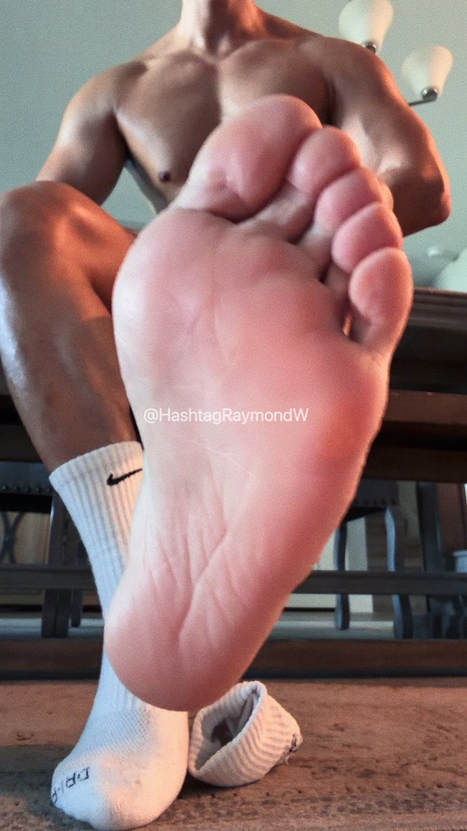 For all my good boys. Daddy is ready to drain💪🏼