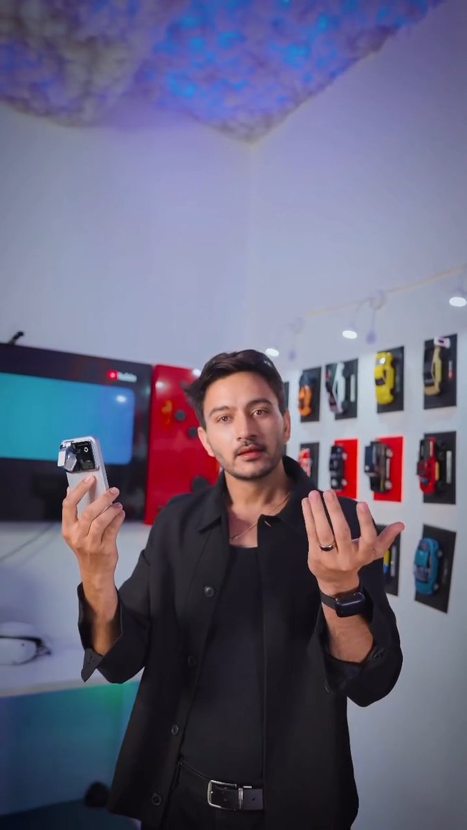 That’s why Apple never rushes. They spend years on proper R&D and testing before launching a product. Just look at the Apple Fold - they’ve been taking their time for years, and it’s finally launching on September 9. Meanwhile, look at how some Chinese brands rush to launch first… and then this happens. 💀😭 Video - IG/Techmaster