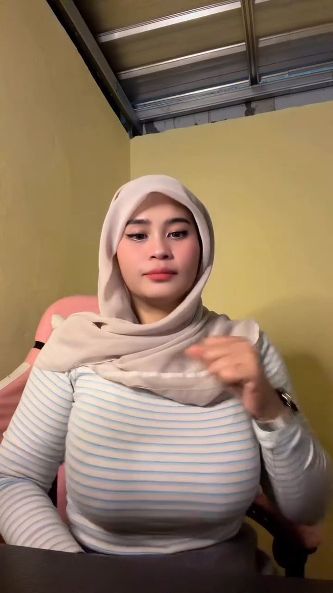 Dari pada bt mending goyang