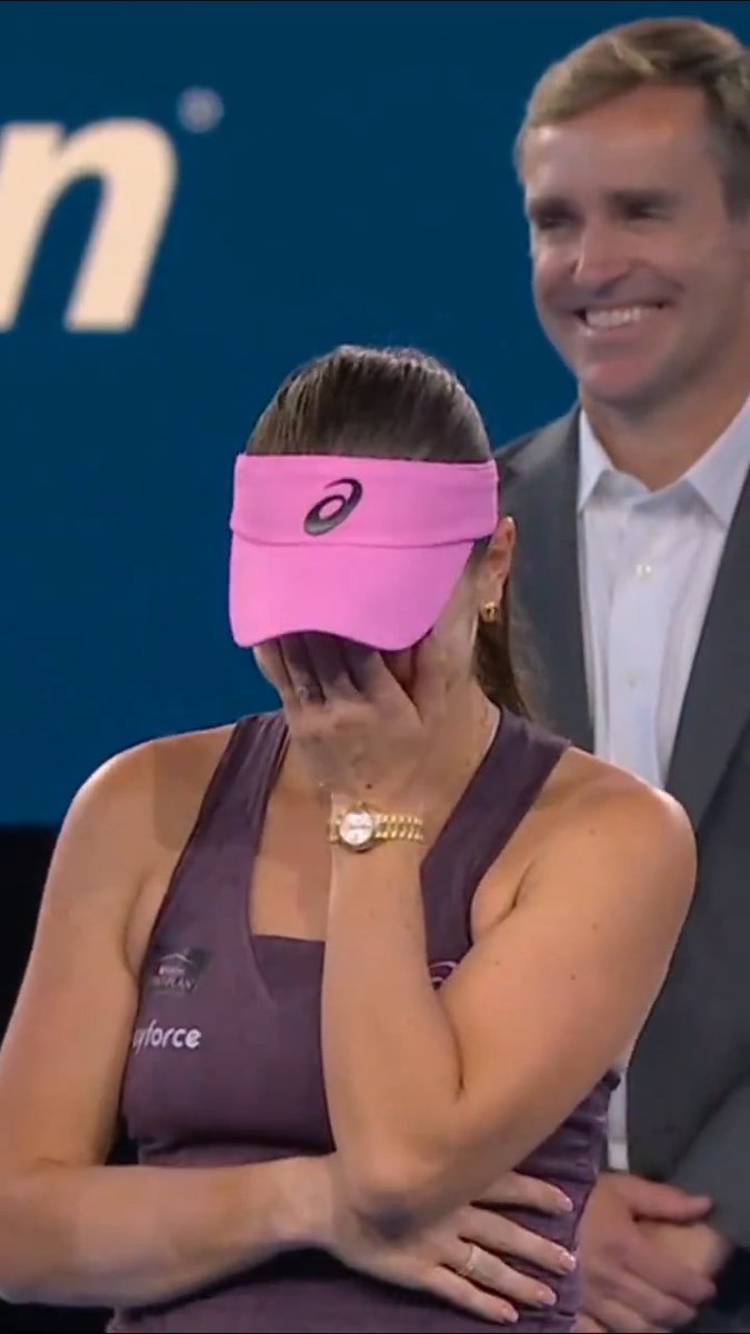 Cobolli y un discurso que hizo reír a todos en Nueva York. 🤣 📺 Mirá el #USOpen en el Plan Premium de Disney Plus.
