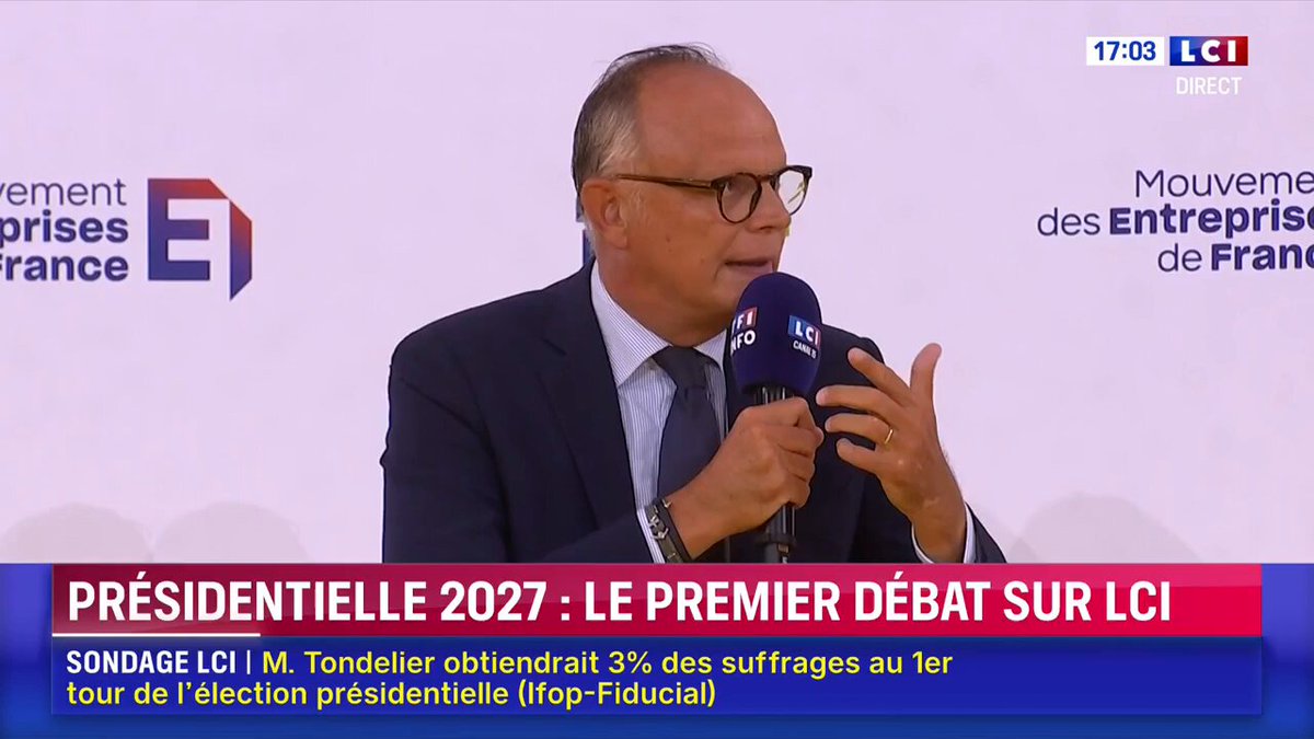 Dès l’introduction du débat du MEDEF, Édouard Philippe montre qu’il n’a rien retenu de son bilan. Voici le vrai bilan de la politique de l’offre après 10 ans de macronisme : > 1 200 milliards d’euros de dette en plus > 1 million de pauvres en plus > Un doublement de la fortune des 500 personnes les plus riches de France > Une incapacité à faire face à la crise climatique #LaREF26 #Melenchon2027