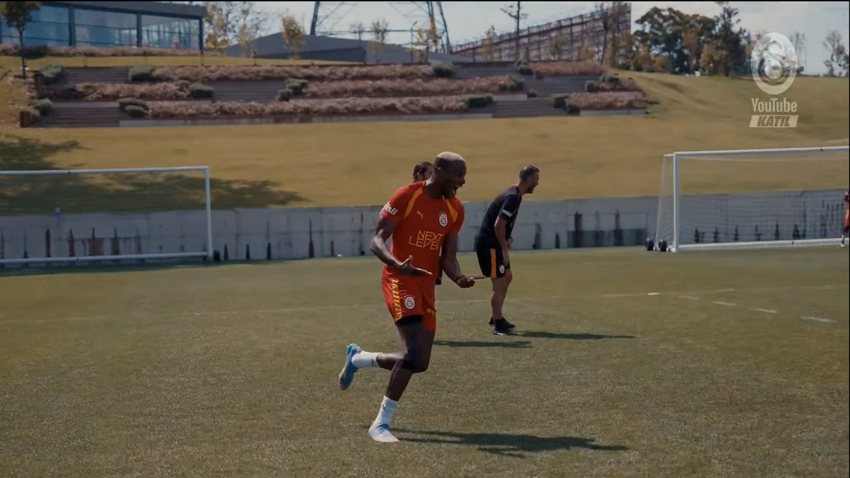 💛❤️ Victor Osimhen'in idmandaki enerjisi. (GS Youtube Katıl)