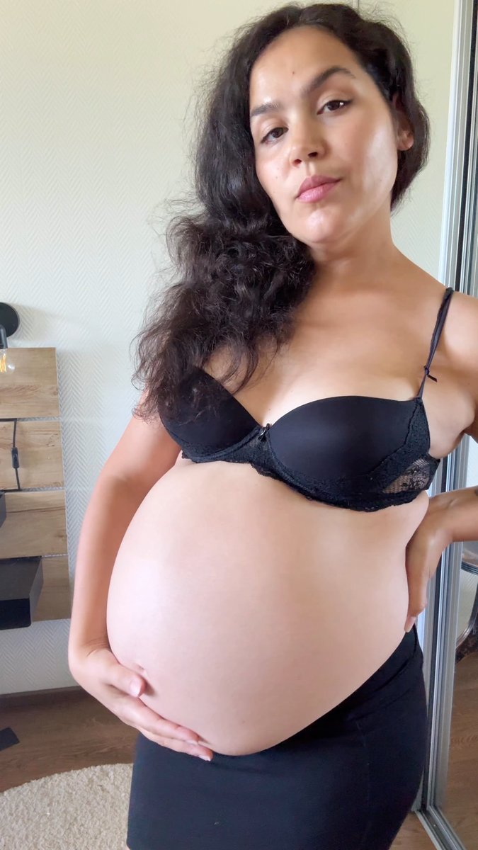 She doesn’t have to know 🤫 #pregnant #preggo #babydaddy #pregnantbelly