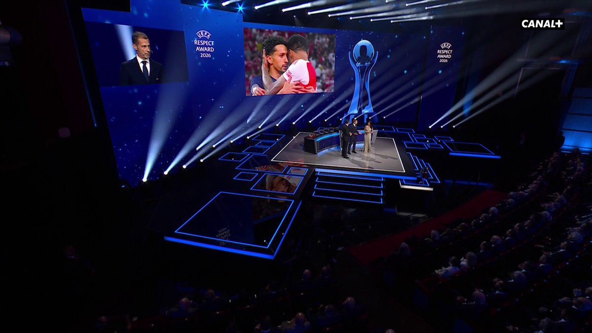 Marquinhos reçoit le trophée du fair-play de l'UEFA 🏆 Le tirage au sort de la saison régulière de Ligue des champions c'est MAINTENANT en direct sur CANAL+ et sur tous nos réseaux 🤩 #UCLDraw | #UCL