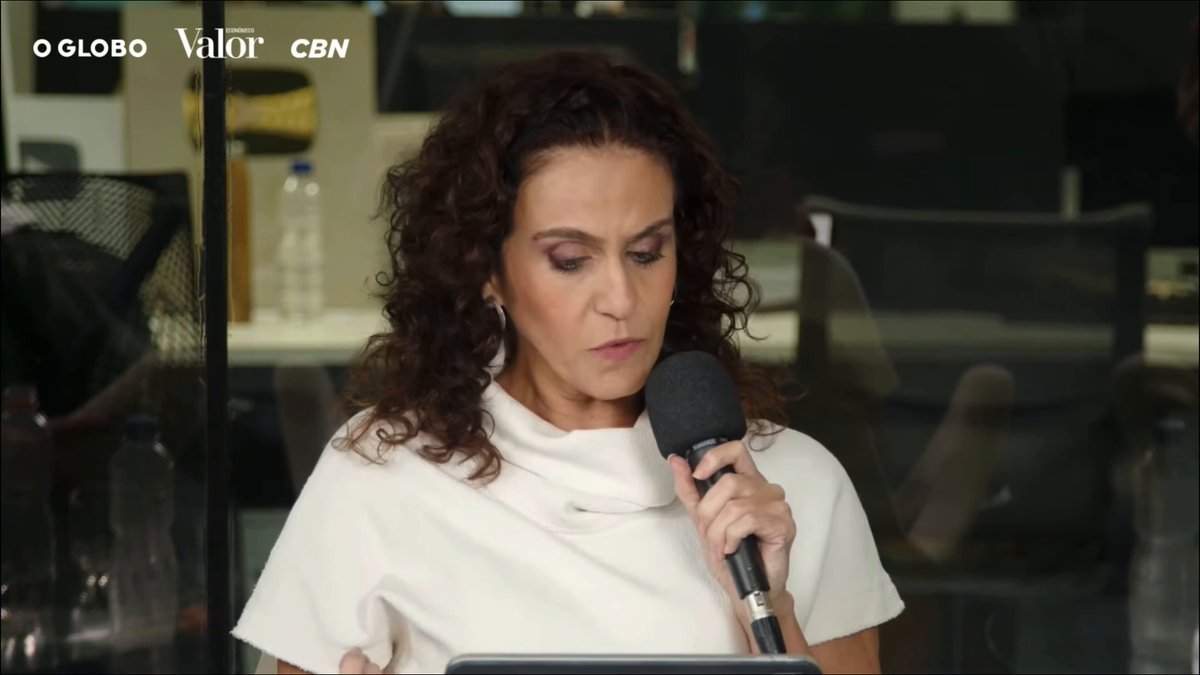 🇧🇷 Climão entre Renan Santos, candidato do Missão, e a jornalista Malu Gaspar durante sabatina do O Globo com os candidatos a presidente. Questionado sobre falas antigas em podcasts sobre “chavecar gringas” na Europa, Renan negou que se tratasse de turismo sexual. Malu rebateu dizendo que essas falas passam a impressão de que o grupo “não gosta de mulheres”. “Ou é um grupo que gosta muito de mulher”, respondeu, rindo, o candidato.