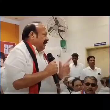 நேத்து முஸ்தபா,திமுகவை அவதூறாக பேசிய பொழுது ,அவையில் நேர்மையான சீற்றத்துடன் ஒருவர் சபாநாயகர் இருக்கை வரை முழங்கிக் கொண்டே வந்து பேசினார் அல்லவா ,அவர் முஸ்லீம் அல்ல, திருவாரூர் மாவட்ட செயலாளர் அண்ணன் கலைவாணன் , அவருக்கும் அந்த பகுதியில் அதாவது கூத்தாநல்லூர், முத்துப்பேட்டை,பொதக்குடி, போன்ற பகுதிகளில் இவருக்கும் அங்கிருக்கும் இசுலாமிய தோழர்களுக்குமான உறவு அவ்வளவு எளிதானது அல்ல ...ரத்தமும் சதையுமானது அப்படியான அவருக்குத்தான் தெரியும் முஸ்தபா பேச்சின் வலி ! அதே போல் தான் இன்று வன்னியின் பேச்சில் பொழுது அண்ணன் MRKவின் விளக்கம், "இணக்கம் இணக்கம்" என்று திரும்ப திரும்ப சொன்னார் ...காரணம் அந்த பகுதியின் சூழல் வலி அறிந்தவர் ...! என்னென்ன இம்பெக்ட் ஆகும் என்பதை முதிர்ச்சியாக பேசினார் காரணம் வட மாவட்ட திமுக தளகர்த்தார் அவர் ...சரி பாதியாக வன்னிய மக்களும் பறையர் மக்களும் நிறைந்த பகுதி , பாமகவுக்கு எதிராய் சொந்த சாதியை பகைத்து கொண்டு தன் அரசியலையும் பணயம் வைத்து திருமாவிற்கும் வன்னிக்கு களமாடி இருவரையும் தனித்தனியாக வெல்லவைத்த மனிதர் அவர் . இதை படிப்பவர்ககளை விட வன்னிக்கு நிறைய தெரியும் ,எல்லாம் தெரிந்தும் இன்று வன்னி செய்த செயல் பேச்சு எல்லாம் அநாகரீகத்தின் உச்சம் ! இவ்வளவையும் மனசுல வச்சிக்கிட்டு தான் கூழைக்கும்பிடு போட்டு என் கூட நின்னியா தம்பி ன்னு ஒரு வார்த்தை அவர் கேட்டு இருந்தா என்னவாகி இருக்கும் !? மீண்டும் சொல்கிறோம் கலைவாணன்களும் , பன்னீர்செல்வங்களும் , செழியன்களும், நிறைந்த இயக்கம் திமுக !🖤❤️ நீங்க அமைச்சர் ஆகி இருக்கலாம், ஒரு மனுசனா இனி எந்நாளும் வெல்ல முடியாது வன்னியரசு.