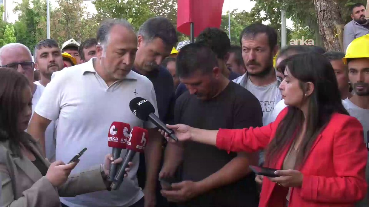 MADENCİLER KAZANDI, İŞÇİLER KAZANDI! Basına ve kamuoyuna, Direnişimizin 18. gününde Doruk Madencilik ve Eti Gümüş işçilerinin tüm yasal talepleriyle beraber kazanımla sonuçlandığını gururla duyururuz. Direnişimiz boyunca 8 kere gözaltına alındık, Enerji Bakanlığı önünde günlerce güneşin altında bekletildik, sendikamız Genel Başkanı Gökay Çakır ve Başaran Aksu tutuklandı, türlü baskılarla karşılaştık ama yılmadık! Halkımızın sonsuz desteği ve dayanışması ile bir uzlaşıya varılmıştır. Yıldızlar SSS Holding’in 20 yıldır yarattığı sorunlar, yarattığı hak kayıpları her bir işçi için çeşitli ve katmanlaşmıştır. Yasal olan tüm alacaklar uzlaşı kapsamında belirlenmiş ve ödenmeleri hususunda anlaşmaya varılmıştır. Anlaşma uyarınca alacaklarımızın bir kısmı peşin yatırılmış, kalan kısmı için 40 günlük bir ödemeye planı hazırlanmış ve bu plan arabuluculuk tutanağı ile tartışmasız bir hale getirilmiştir. Bu halde direnişi kazanım ile bitirme konusunda yapılan ve tüm madencilerden oluşan oylamada firesiz bir şekilde direnişi kazanımla bitirme kararı alınmıştır. 28 Nisan 2026 tarihinde varılan uzlaşıya garantör olan İçişleri Bakanı ve Yardımcısı, Enerji ve Tabii Kaynaklar Bakanı ve Yardımcısı, Çalışma ve Sosyal Güvenlik Bakanı ve Yardımcısı, ilgili bakanlıkların yüksek bürokratları, Emniyet Genel Müdürü verdikleri sözlerde durmamış, holdingi korumak için seferber olmuşlardır. Tüm karşı koymalara rağmen, madenciler kendi dertlerini kendileri çözmüş, direnişi kendi öz güçleri ile kazanımla sonuçlandırmışlardır. Kamuoyu ve madenciler, madencilere reva görülen bu şartları unutmayacaktır. 3 Bakanlığın bu işi çözemediği ve çözmek istemediği anlaşılınca madenciler, Türkiye’deki her devlet kurumunun işaret ettiği Cumhurbaşkanlığı Külliyesi’ne yürüme kararı almıştır. Bu kararın ardından Enerji Bakanlığı, direnişimizin 16. Gününde madencileri muhatap olarak görmeye karar vermiş ve ilk görüşme sağlanmıştır. Sendikamızın genel tavrı olarak görüşmeye ve uzlaşıya olan saygımızdan dolayı yürüyüşümüzü ertelemiştik. Ancak hemen ardından Genel Başkanımız Gökay Çakır ve Başaran Aksu, Külliyeye yürüme iradesi gösterdikleri için cezalandırılmaya kalkılmış ve tutuklanmışlardır. Tekrar ve tekrar altını çiziyoruz; Bizler meşruluğumuzu işçi sınıfından, madencilerden alıyoruz. Bizleri cezalandırma yetkisi yalnız onlardadır! Gökay Çakır ve Başaran Aksu derhal serbest bırakılmalı, 20 yıllık bu soyguna izin verenler tutuklanmalıdır! Nisan ayında başladığımız ve üç etap süren Yıldızlar SSS Holding direnişimiz boyunca dayanışmasını bir an olsun esirgemeyen başta halkımıza, fabrika fabrika madencinin sesi olan işçilere, patron-sarı sendika ağıyla mücadele eden az sayıdaki sendikalara, emek ve demokrasi kurumlarına, siyasi parti ve milletvekillerine teşekkür ederiz. Bizimle yürüyen, güneşin altında bekleyen, madencilerle esmerleşen basın emekçilerine ayrı bir teşekkürü borç biliriz. Oldukça iyi bildiğimiz ağır ve kötü çalışma şartlarında çalıştırılan muhabir dostlarımızın hepsine madenciler olarak minnettarız. Bu zaferimizi tüm işçi sınıfına armağan ediyoruz. Asla geri adım atmayacağız! Hepimiz Gökay Çakır’ız, hepimiz Başaran Aksu’yuz! Bağımsız Maden İşçileri Sendikası