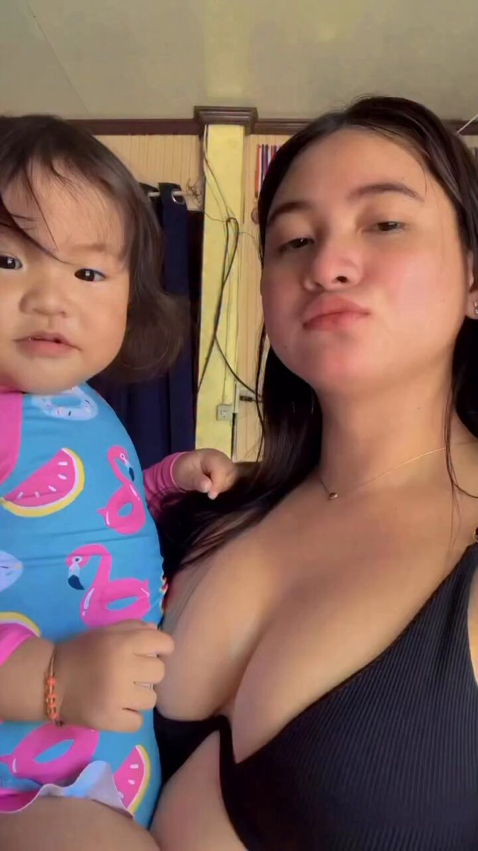 si adek lagi pengen di manja nih guys