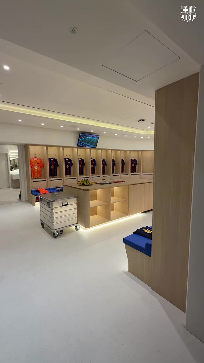 Welcome to our dressing room 💙❤️