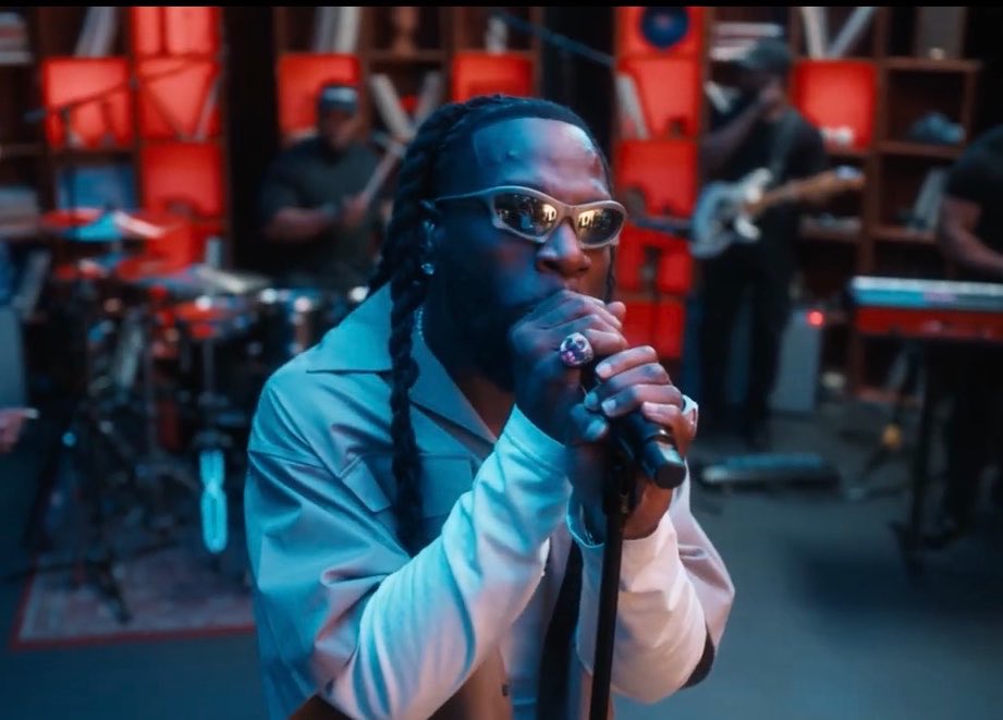 BURNA BOY DELIVERS AN ELECTRIFYING MEDLEY PERFORMANCE OF SOME OF HIS HITS. INSANE BREATH CONTROL RIGHT HERE — HOW MANY SONGS DID YOU COUNT? 😳🐐