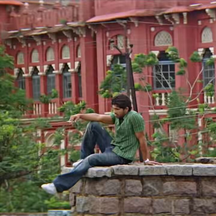 Picchodi la Madhapur antha nadustunna
