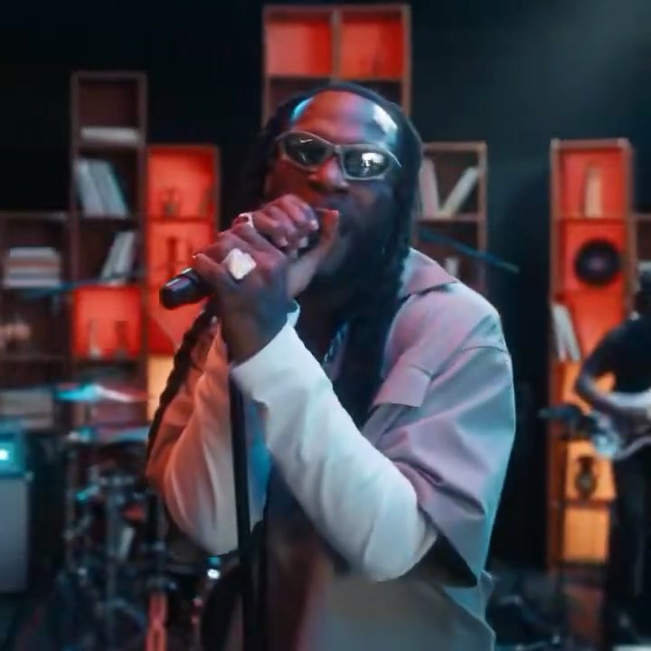 🚨 Burna Boy performs a live rendition of his hits on the “Last Last” instrumental at the Podium Zwart concert 🤯🔥
