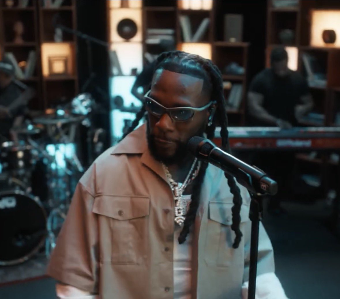 “UPDATE” OFF BURNA BOY’S NSOW DESERVES SO MUCH MORE. WHAT A SONG, IT SOUNDS EVEN BETTER LIVE. AGBABIAKA! 🐐