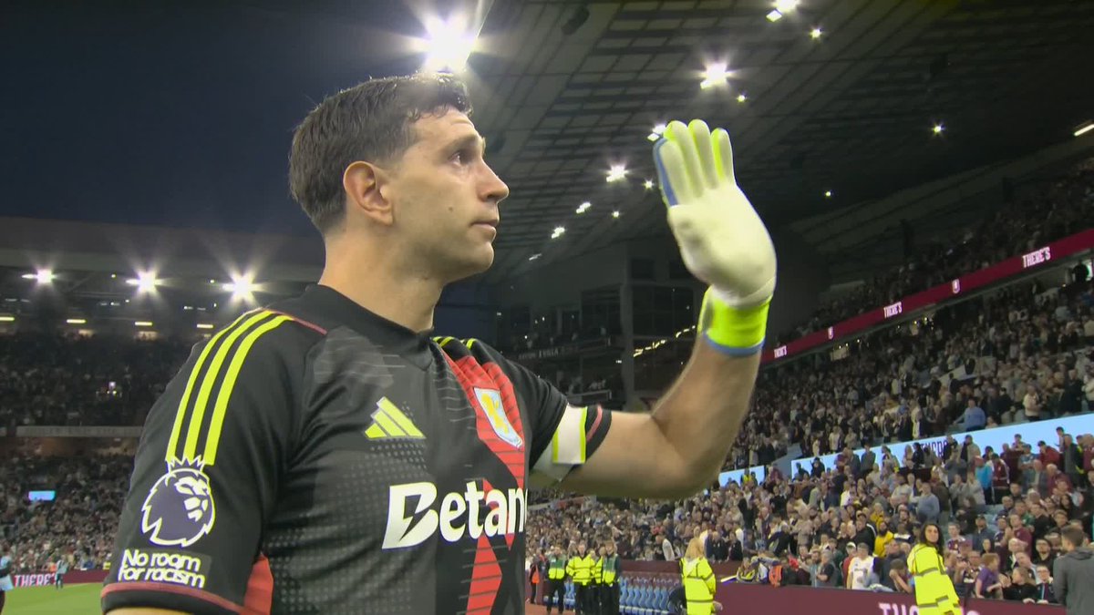 BREAKING: Chelsea agree deal to sign goalkeeper Emiliano Martinez from Aston Villa for £7.5m 🔵