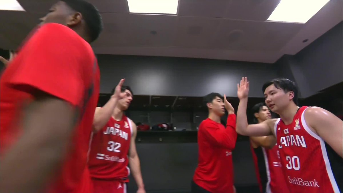 テレビ朝日系列で放送中📺 / 日本勝利‼️ 試合後のロッカールーム😍 #渡邊雄太 選手も登場🤜🏻🤛🏻 \ バスケ男子W杯最終予選 🇯🇵日本×サウジアラビア🇸🇦 ABEMA・TVerでも生配信中⚡️ #日本代表 #W杯 #バスケ #テレ朝バスケ