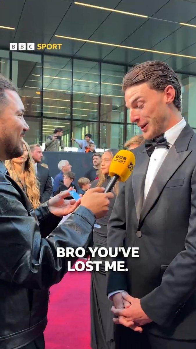Guess the song name at the PFA Awards! 🎶 Declan! Declan! Declan! 😆