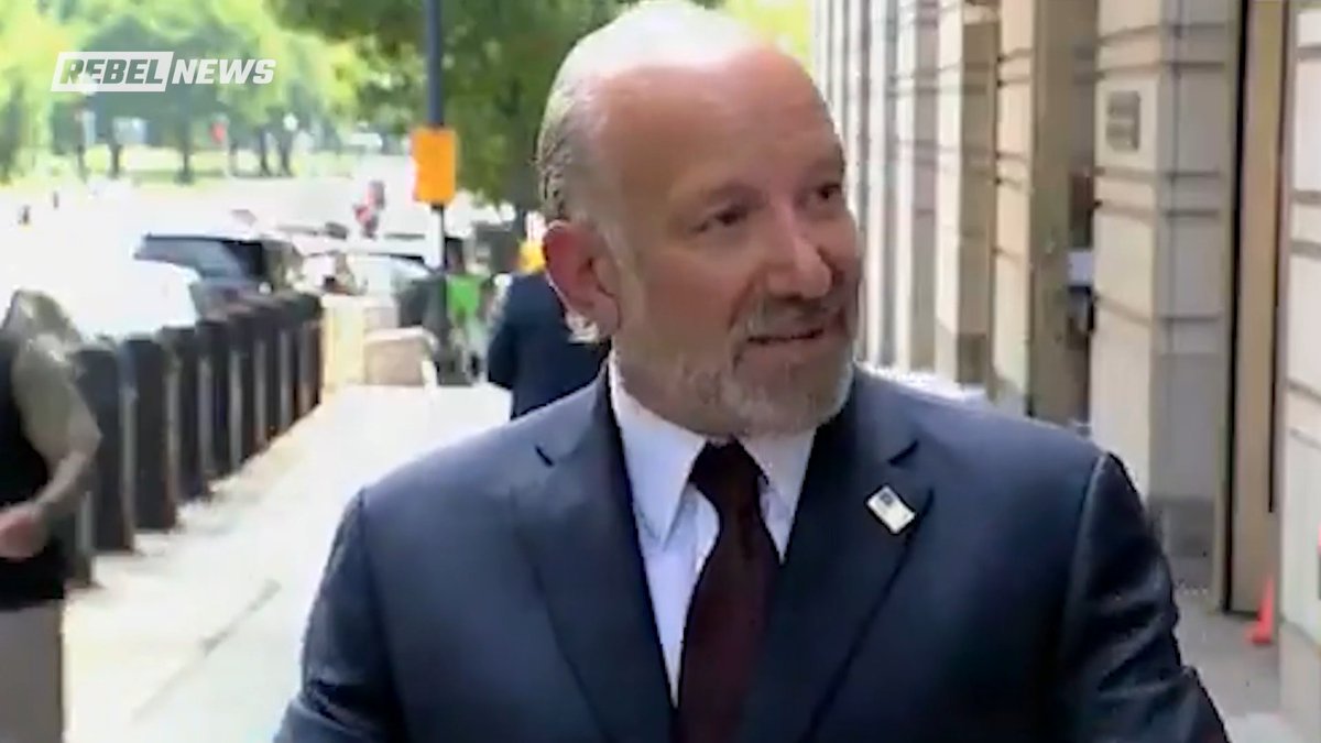 Canada made a "political" decision to walk away from a trade deal with the US at the last minute, Commerce Secretary Howard Lutnick says. PM Carney "manufactured" the issue to tamp down separatist sentiments in Quebec and Alberta, he adds.