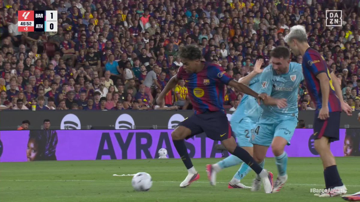 Ortiz Arias señala falta en esta acción de Lamine Yamal con Laporte #LALIGAenDAZN ⚽