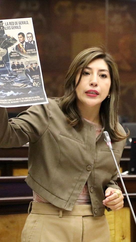 Durante años, el #correísmo y su política criminal❗️dejó que las mafias se instalen en el país y extiendan sus tentáculos a las esferas públicas y privadas del #Ecuador. Nos convirtieron en un eslabón más del crimen organizado internacional. ¡Eso se acabó! ❌ Con la #LeyAntimafias golpeamos su financiamiento y toda su cadena de operación.